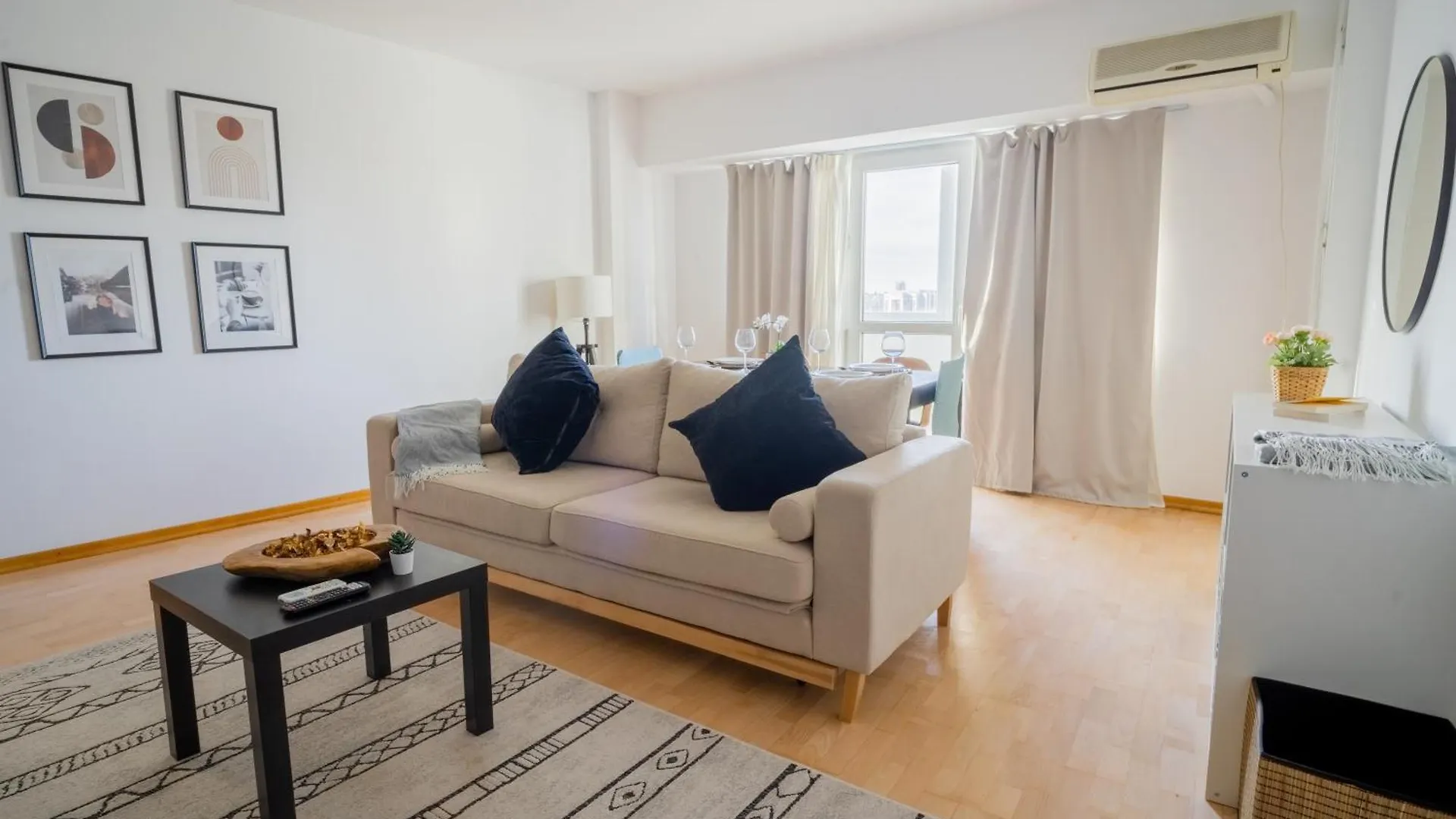 Central Apartment With Skyline View Bucharest