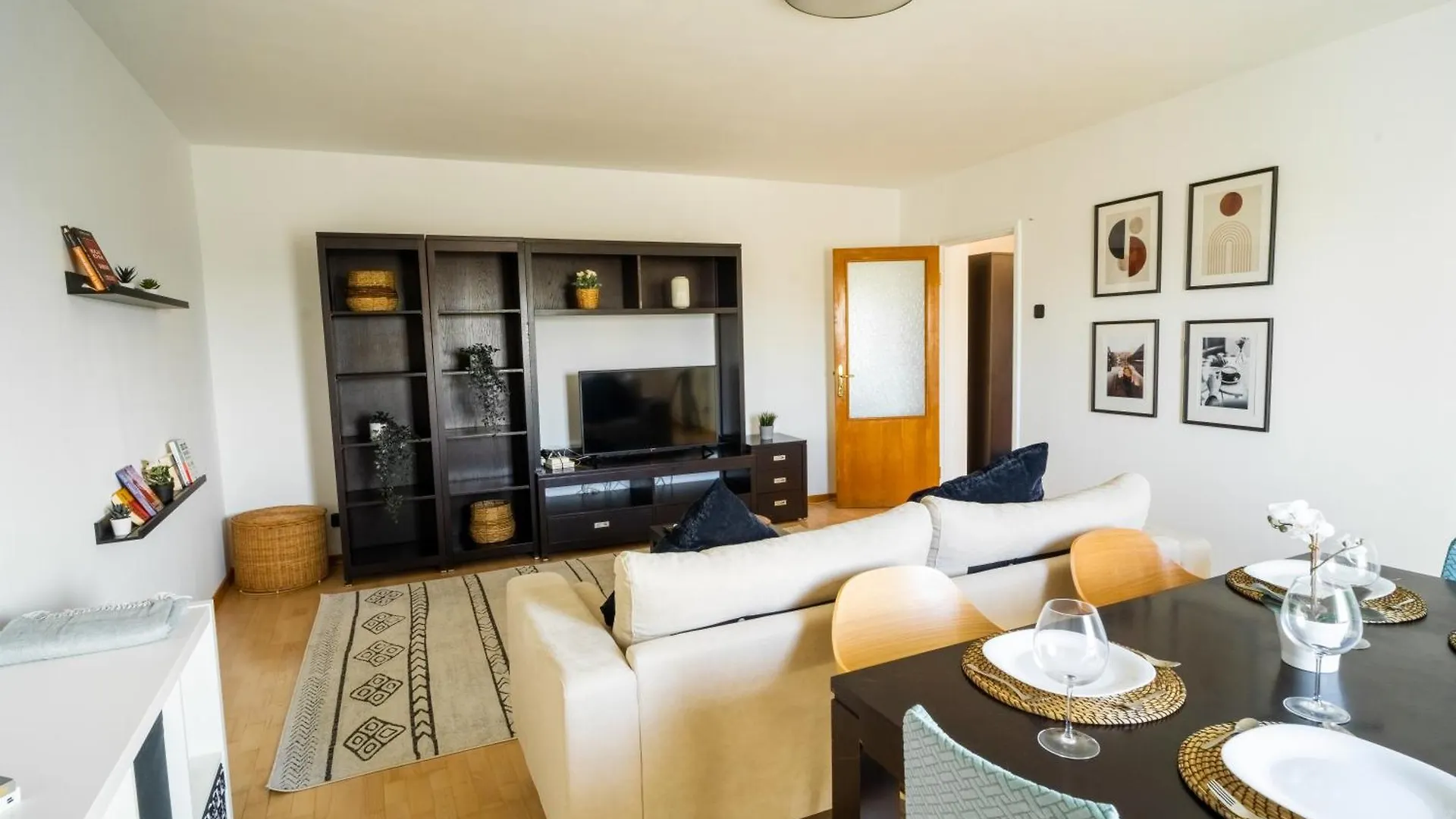 Central Apartment With Skyline View Bucharest